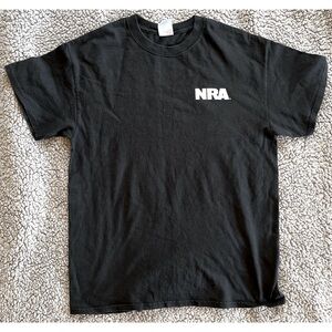 Gildan Medium Black & White NRA Short Sleeve T-Shirt.